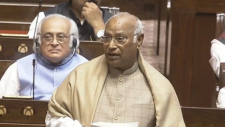 राज्यसभा को संबोधित करते हुए मल्लिकार्जुन खड़गे 