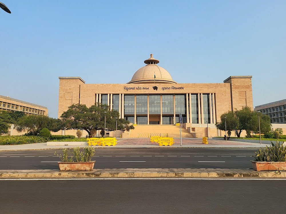 गुजरात में बजट सत्र के बीच विधानसभा को बम से उड़ाने की धमकी