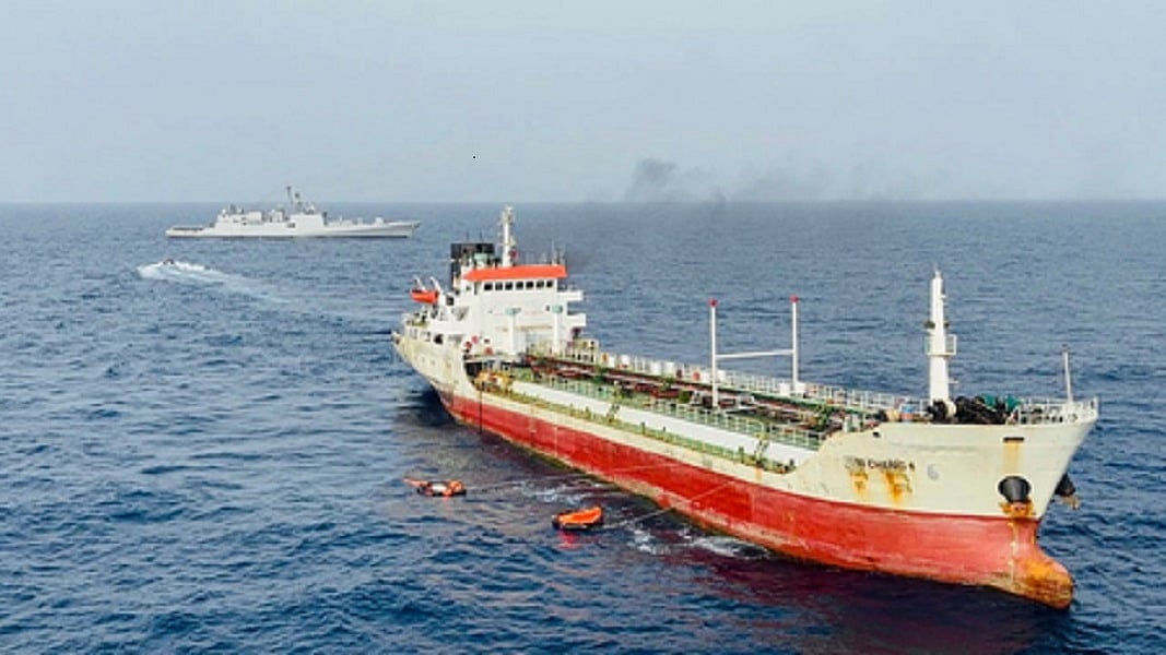 LPG संकटः तेल-गैस से लदे भारत के 22 जहाज होर्मुज स्ट्रेट क्षेत्र में फंसे, आगे बढ़ने की इजाजत का कर रहे इंतेजार