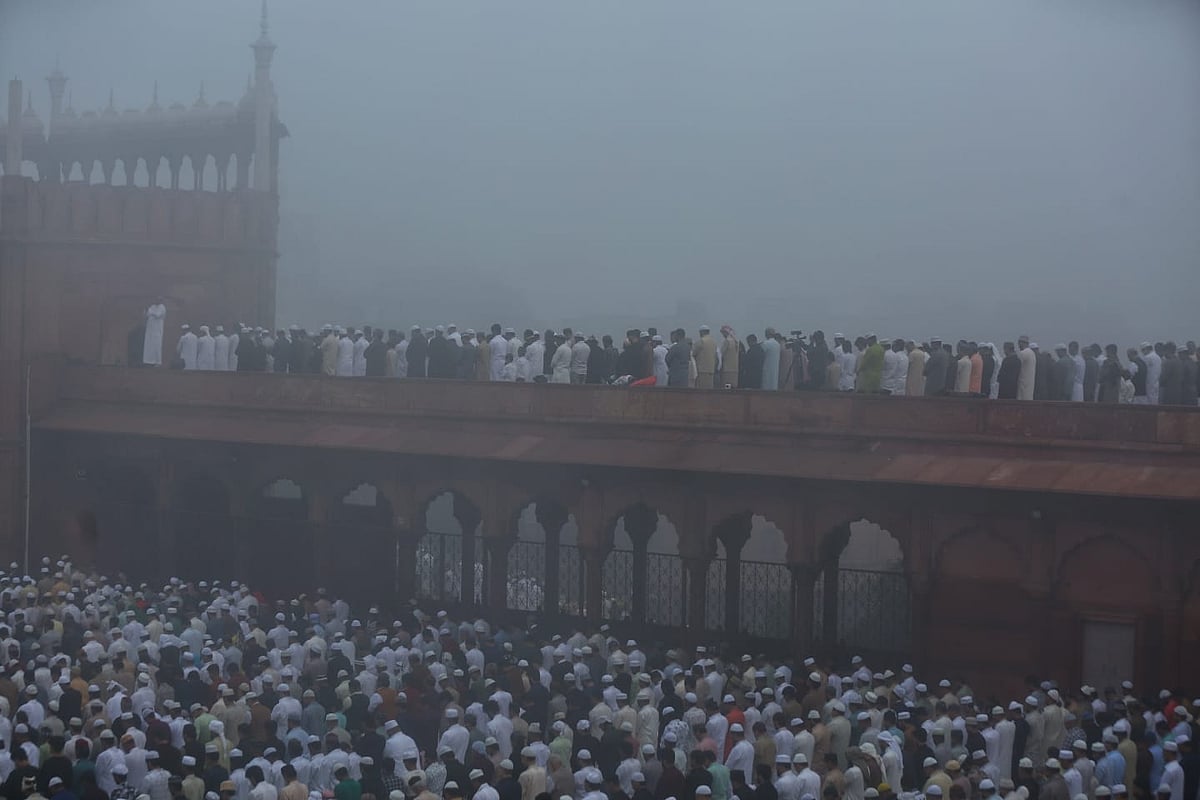 सजदे में झुके सिर: देशभर में ईद की धूम, जामा मस्जिद से लेकर अजमेर शरीफ तक जुटी भीड़, अमन-चैन, खुशहाली की मांगी दुआ