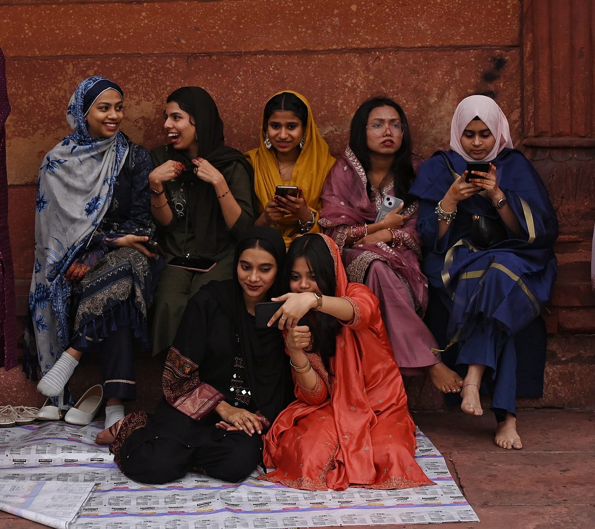 सजदे में झुके सिर: देशभर में ईद की धूम, जामा मस्जिद से लेकर अजमेर शरीफ तक जुटी भीड़, अमन-चैन, खुशहाली की मांगी दुआ