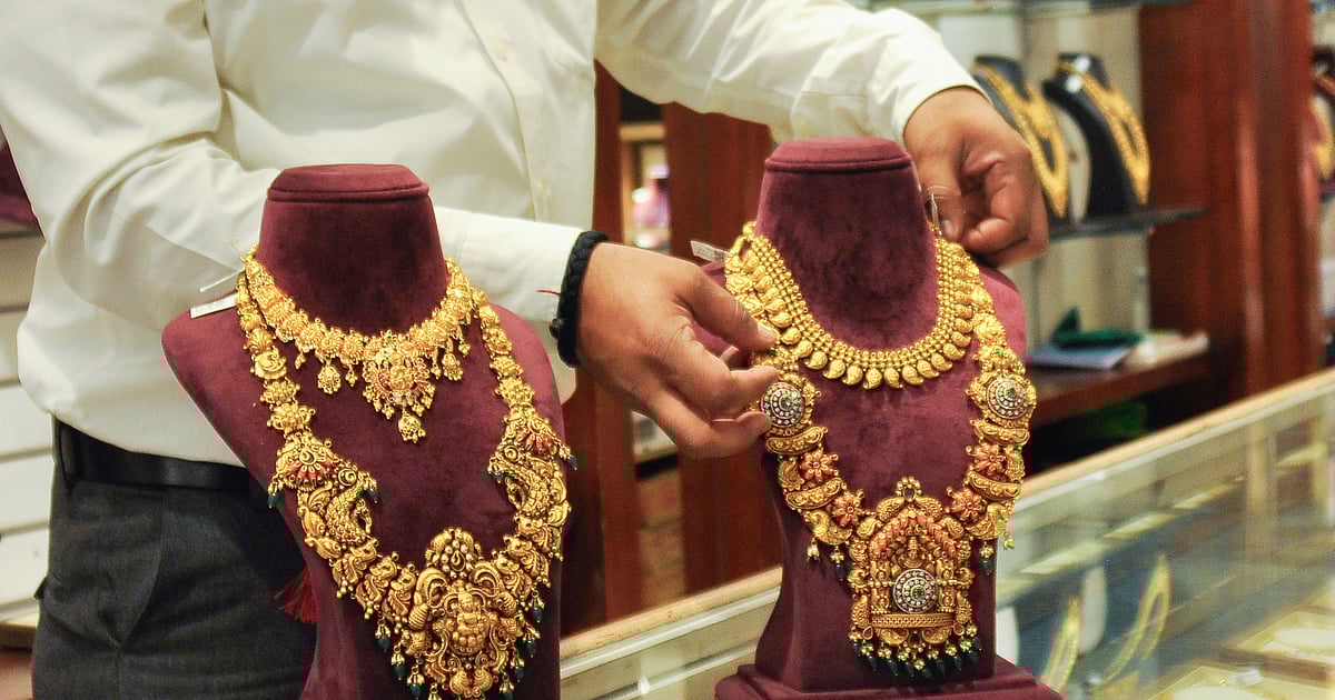 Gold-Silver Price Today: कीमतों में गिरावट, जानें आज कितना सस्ता हुआ सोना-चांदी