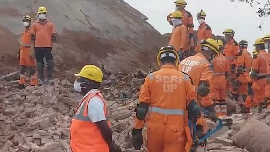 प्रयागराज में बड़ा हादसा, कोल्ड स्टोरेज की छत गिरने से चार मजदूरों की मौत, 12 लोग घायल