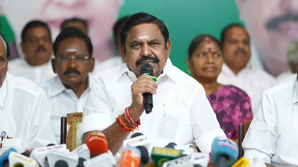 तमिलनाडु में AIADMK ने लगाई मुफ्त घोषणाओं की झड़ी, राशन कार्डधारकों को फ्रीज समेत कई उपहार देने का वादा किया 