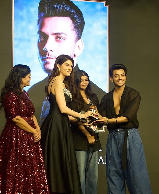 सिनेजीवन: सौरभ शुक्ला हुए डिंपल कपाड़िया के मुरीद और अप्रैल में ये फिल्में दर्शकों का मनोरंजन करने को तैयार 