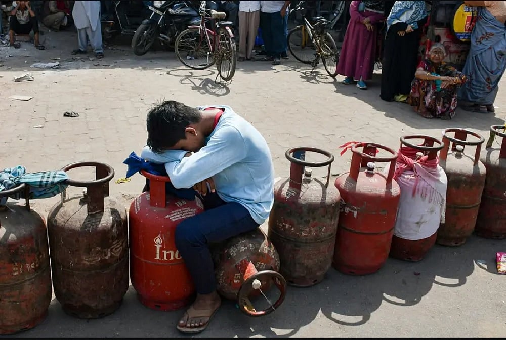 पीएनजी उपलब्ध होने पर कनेक्शन नहीं लेने वालों की एलपीजी आपूर्ति बंद होगी: सरकार