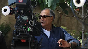 ईरानी फिल्ममेकर कियारोस्तामी का घर बमबारी में तबाह, तेहरान ने पूछा- क्या वो भी अमेरिका के लिए खतरा था?