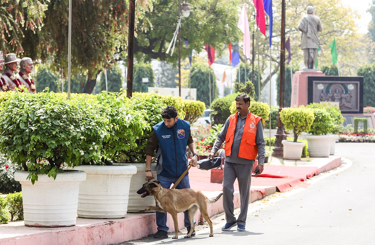 दिल्ली विधानसभा को फिर बम से उड़ाने की धमकी मिली