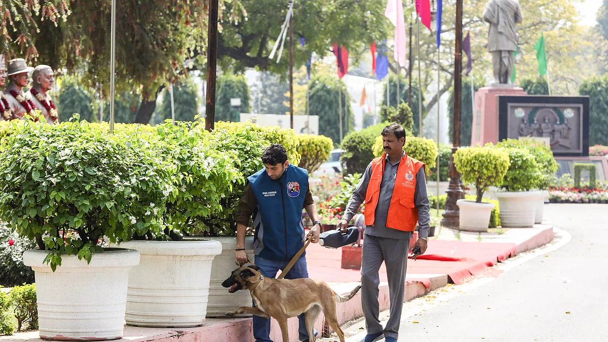 दिल्ली विधानसभा को फिर बम से उड़ाने की धमकी मिली