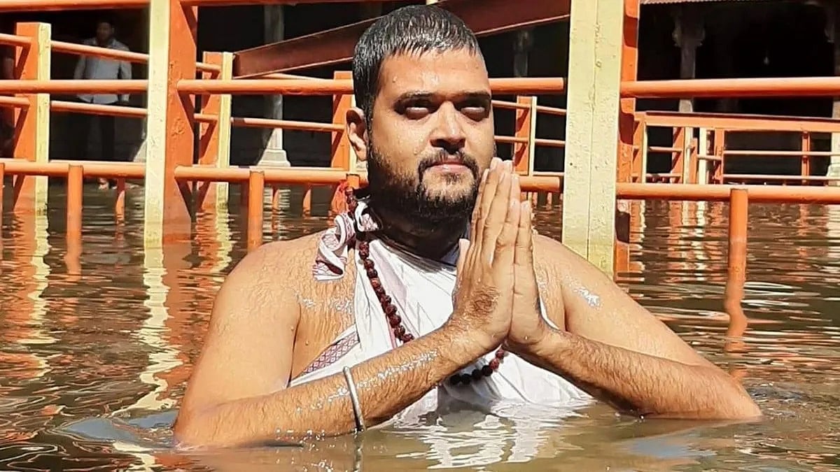 आरोपी स्वघोषित धर्मगुरु ऋषिकेश वैद्य।
