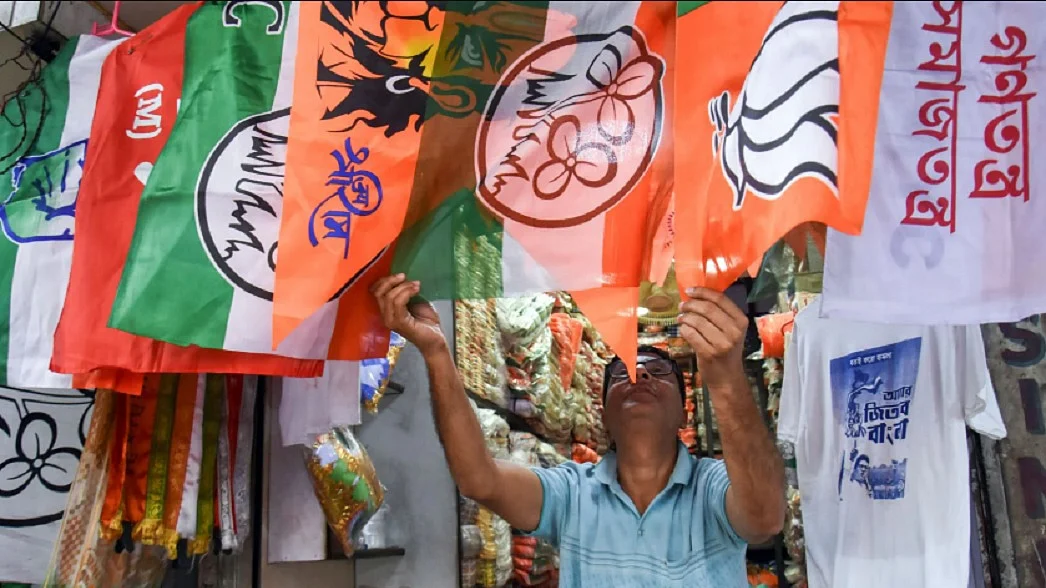 बंगाल के लिए ऑनलाइन जंग और आयोग की 'लिपिकीय त्रुटि'