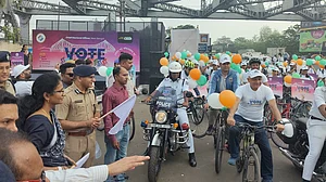 ईसीआई ने साइकिल रैली से किया मतदाताओं को जागरुक