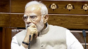 विष्णु नागर का व्यंग्यः चाहे एपस्टीन खोल लो या कोई और फाइल, उनका चाल, चरित्र और चेहरा साबुत रहेगा!