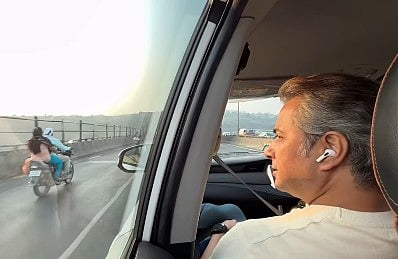 सिनेजीवन: शाहरुख ने पहले ही कर दी रणवीर के बड़े स्टार बनने की भविष्यवाणी और अपारशक्ति का नया गाना ‘तेरे पीछे’ रिलीज