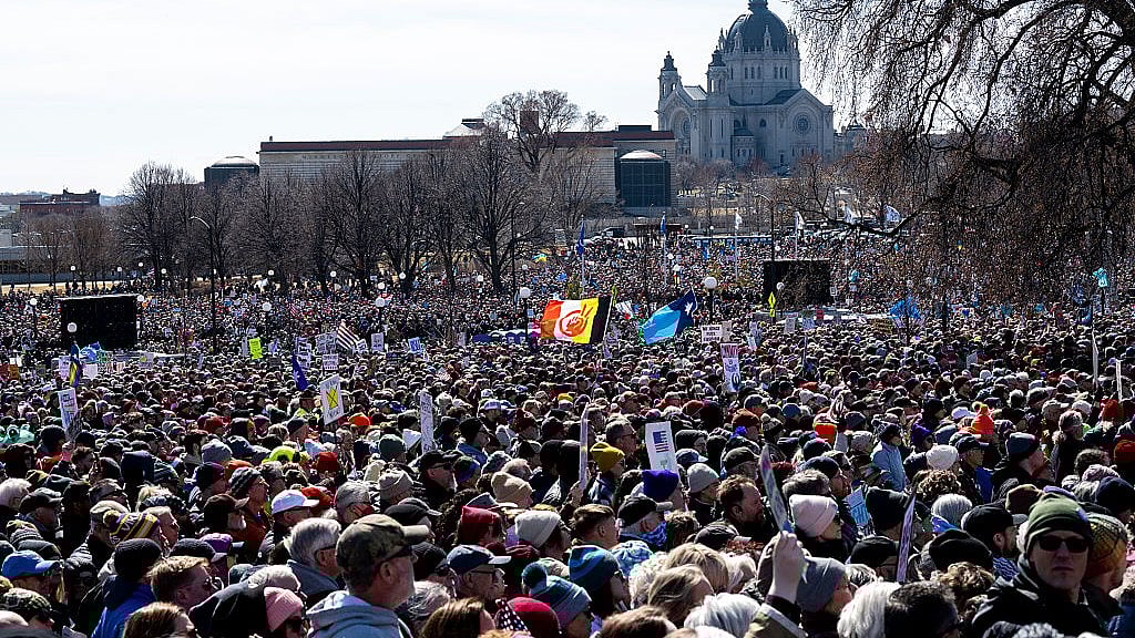 राष्ट्रपति ट्रंप के खिलाफ अमरिका के हर राज्य में 'नो किंग्स' रैली में लाखों लोग शामिल (फोटो - Getty Images)