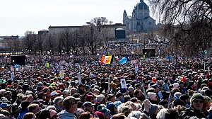 राष्ट्रपति ट्रंप के खिलाफ अमरिका के हर राज्य में 'नो किंग्स' रैली में लाखों लोग शामिल (फोटो - Getty Images)