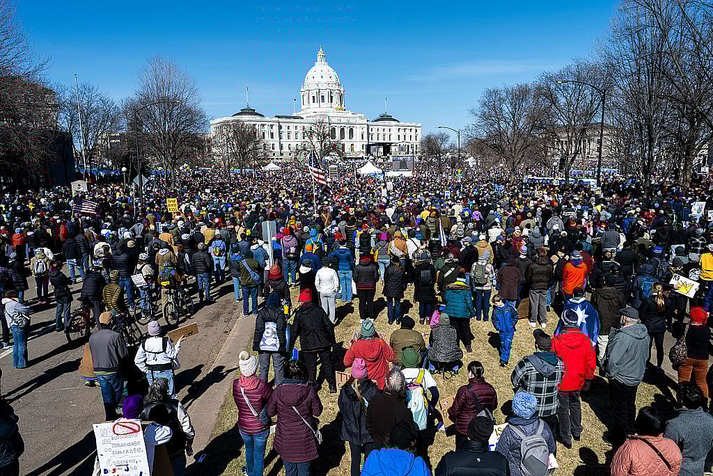 ईरान जंग के बीच अपने ही देश में घिरे ट्रंप, नीतियों के खिलाफ अमेरिका में बड़े प्रदर्शन, लाखों लोग हुए शामिल