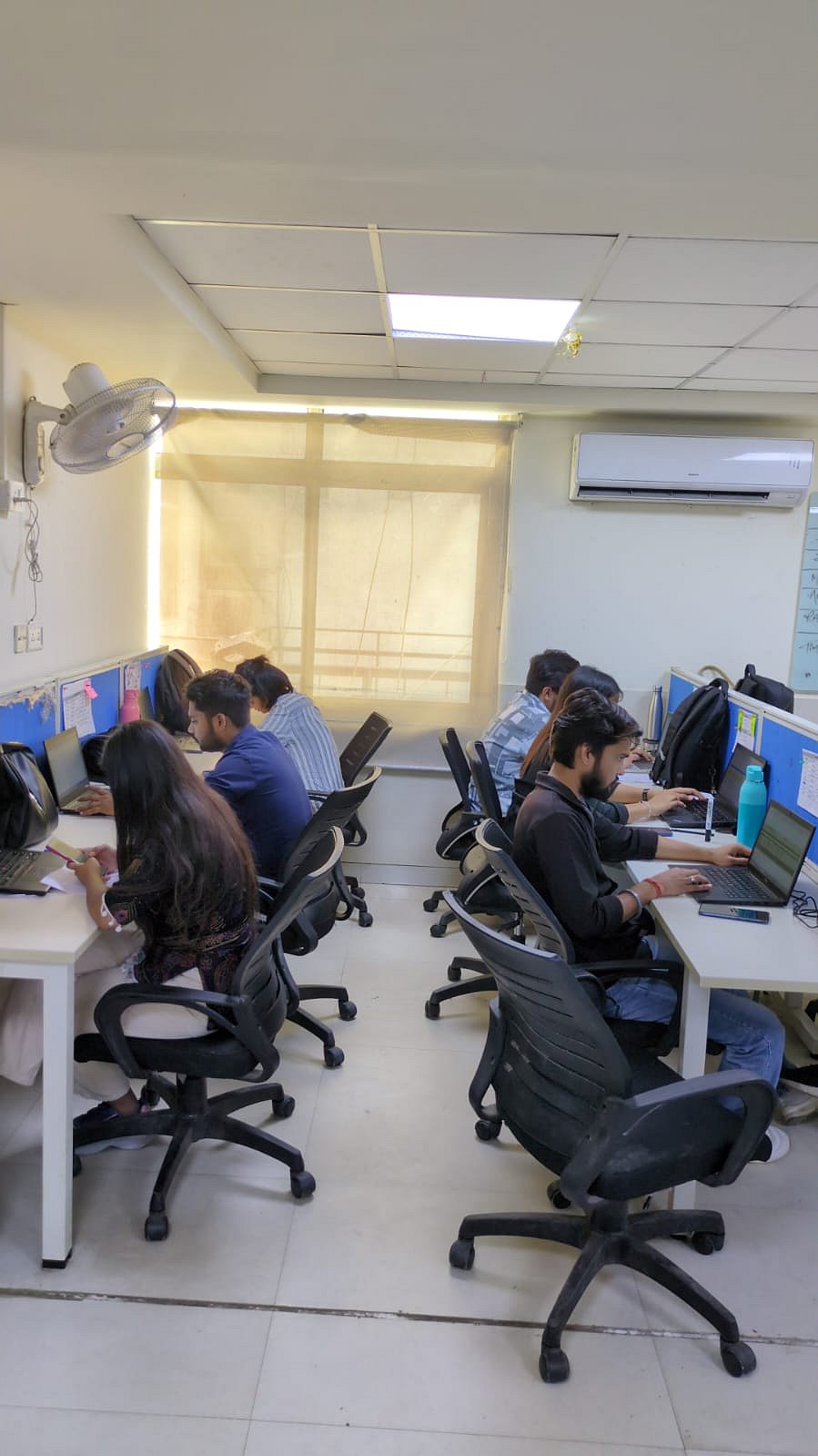 हम हैं कामयाब-6: आशिक की मेहनत रंग लाई, आर्थिक समस्या में फंसे लोगों का मार्गदर्शक बना ‘एआई फाइनेंशियल सर्विसेज’