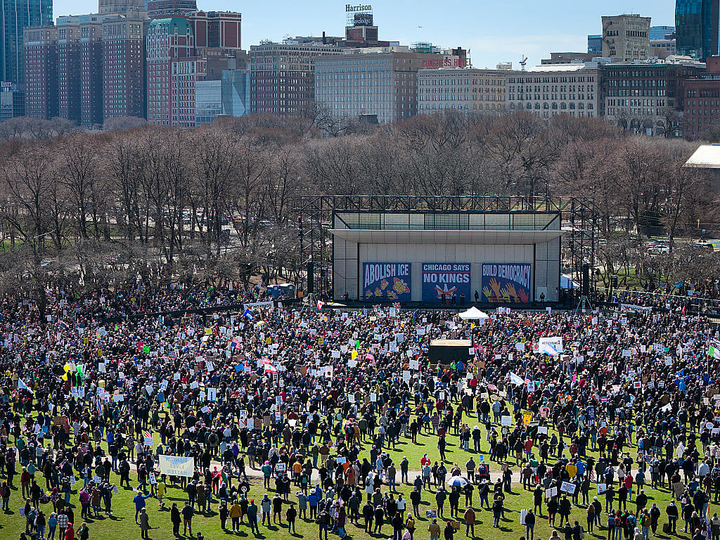 ईरान जंग के बीच अपने ही देश में घिरे ट्रंप, नीतियों के खिलाफ अमेरिका में बड़े प्रदर्शन, लाखों लोग हुए शामिल