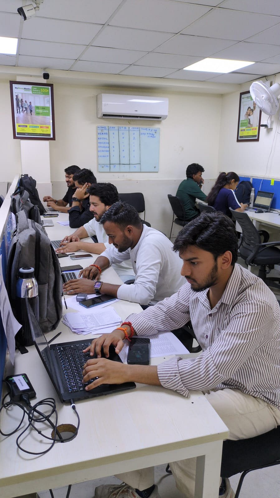 हम हैं कामयाब-6: आशिक की मेहनत रंग लाई, आर्थिक समस्या में फंसे लोगों का मार्गदर्शक बना ‘एआई फाइनेंशियल सर्विसेज’