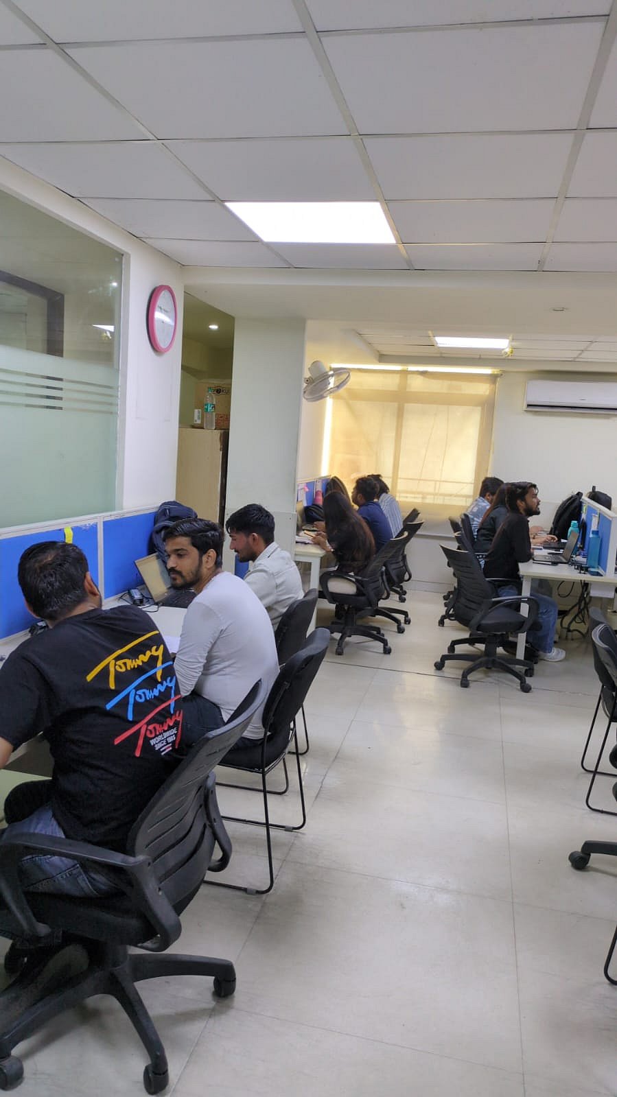 हम हैं कामयाब-6: आशिक की मेहनत रंग लाई, आर्थिक समस्या में फंसे लोगों का मार्गदर्शक बना ‘एआई फाइनेंशियल सर्विसेज’