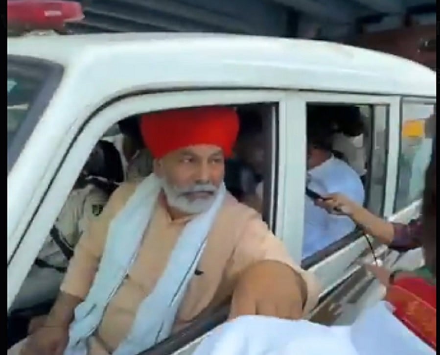 किसान नेता राकेश टिकैत भुवनेश्वर में गिरफ्तार, किसानों के आंदोलन में शामिल होने से रोका गया