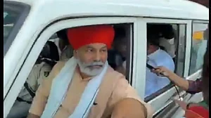 किसान नेता राकेश टिकैत भुवनेश्वर में गिरफ्तार, किसानों के आंदोलन में शामिल होने से रोका गया