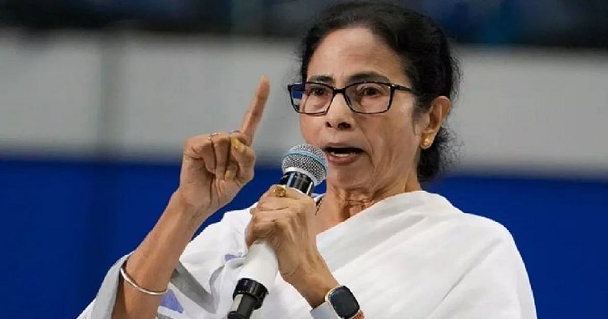 EVM गड़बड़ी पर ममता की सख्त चेतावनी: 'छेड़छाड़ हुई तो जीने-मरने की लड़ाई', स्ट्रांगरूम पहुंचीं सीएम