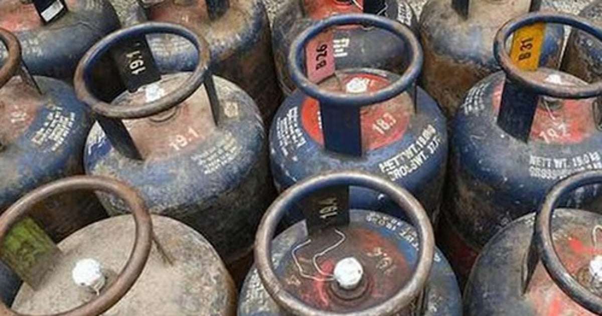 देश को महंगाई का झटका, कमर्शियल LPG की कीमतों में ₹195.5 की बढ़ोतरी, जानें कितने में मिल रहा 19 KG का सिलेंडर