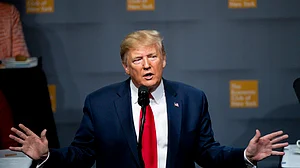 दुनिया की खबरें: ट्रंप के दावों को तेहरान ने बताया निराधार और 'होर्मुज को सुरक्षित करना मेरी जिम्मेदारी नहीं'