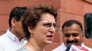 असम चुनाव: प्रियंका गांधी ने मुख्यमंत्री हिमंत पर साधा निशाना, कहा- एक परिवार असम को लूट रहा है