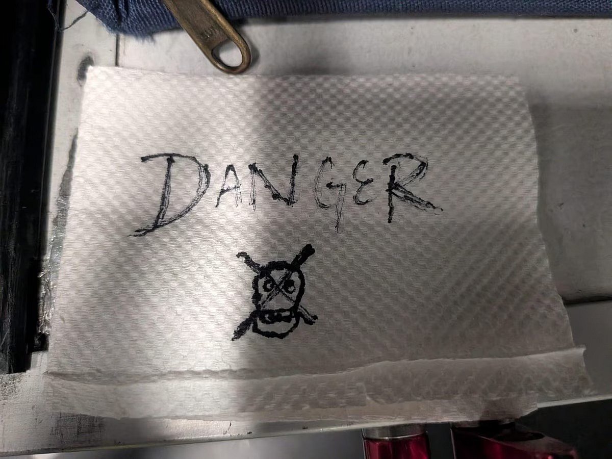 इंडिगो के विमान में मिला Danger लिखा पेपर, नीचे बनी थी खोपड़ी, दहशत का माहौल