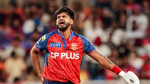 पंजाब किंग्स के कप्तान श्रेयस अय्यर पर लगा 12 लाख का जुर्माना