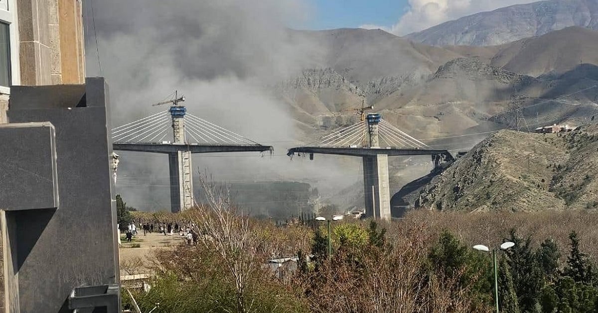 ईरानी तकनीक की मिसाल और मध्य पूर्व के सबसे ऊंचे पुल पर हवाई हमला, तेहरान से करज का संपर्क टूटा