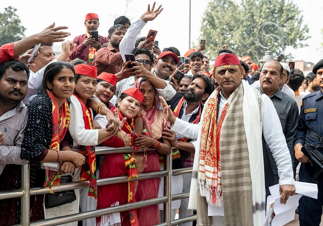 अखिलेश की महिलाओं के बीच जमीन तलाशने की मुहिम