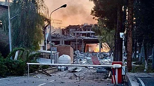 अमेरिका-इजरायल के हमले में ईरान का 100 साल पुराना मेडिकल रिसर्च सेंटर तबाह, मलबे में तब्दील हुई इमारत