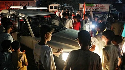 SIR: मतदाता सूची में नाम न आने पर मालदा में बवाल, भीड़ ने न्यायिक अधिकारियों को 9 घंटे तक बंधक बनाया, EC ने मांगी रिपोर्ट