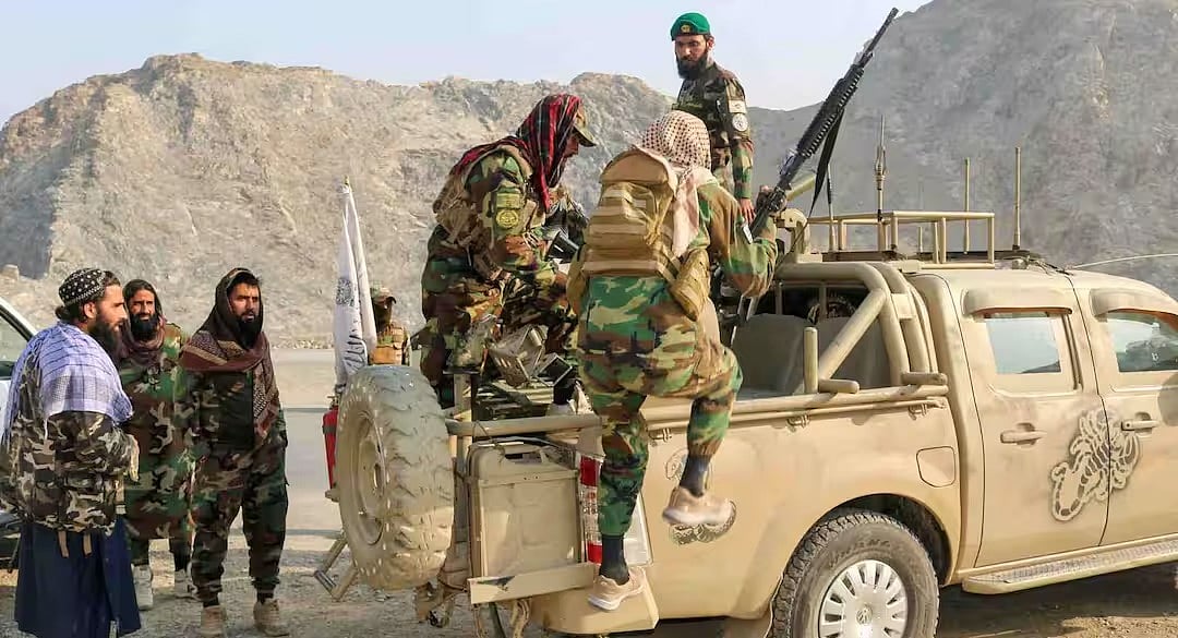 बड़ी खबर LIVE: पाक पर अफगानिस्तान की सर्जिकल स्ट्राइक, सैन्य अड्डे को बनाया निशाना, 3 पाकिस्तानी सैनिकों की मौत 