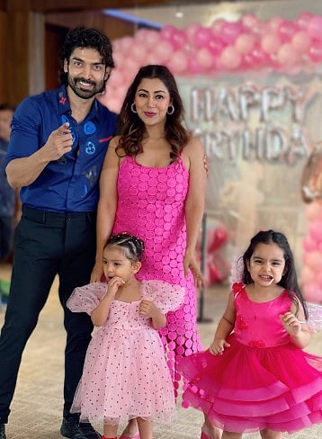 सिनेजीवन: एक्शन के मैदान में अहान पांडे की एंट्री और मां बनी सोनम कपूर ने हॉस्पिटल की टीम का जताया आभार