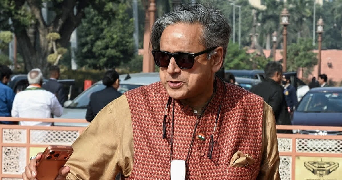 केरल: चुनाव प्रचार के दौरान कांग्रेस सांसद शशि थरूर के काफिले पर हमला, गनमैन को पीटा, पुलिस ने दो को हिरासत में लिया