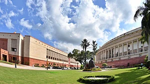 संसद की नई और पुरानी इमारतें (फोटो - Getty Images)
