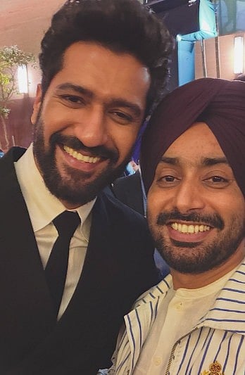 सिनेजीवन: करिश्मा तन्ना के घर आने वाला है नन्हा मेहमान और सिनेमाई सितारों के बीच चमके पंजाबी गायक डॉ. सतिंदर सरताज