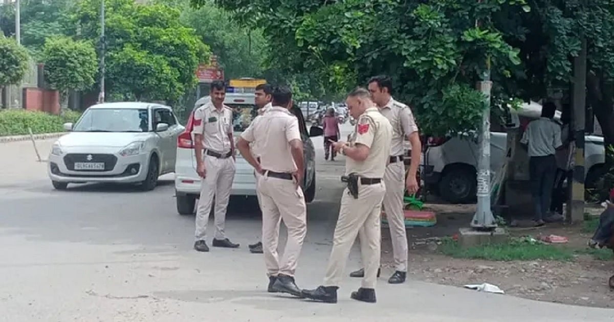 दिल्ली: रामजस और मिरांडा हाउस कॉलेज को बम से उड़ाने की धमकी, जांच में जुटी पुलिस