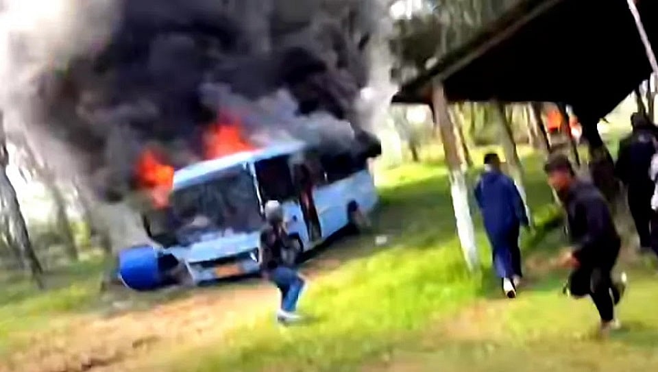 मणिपुर में फिर हिंसा, CRPF कैंप पर भीड़ का हमला, जवाबी फायरिंग में दो की मौत, 4 जिले में कर्फ्यू, इंटरनेट बंद