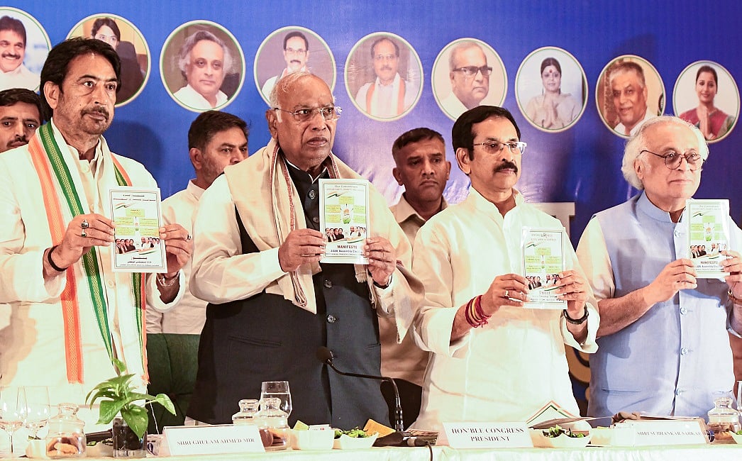 कांग्रेस ने पश्चिम बंगाल चुनाव के लिए जारी किया घोषणापत्र, युवाओं को नौकरी, महिलाओं को मुफ्त शिक्षा समेत कई वादा