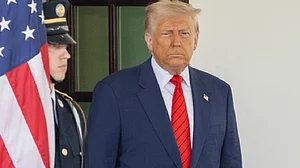 सीजफायर के बाद ट्रंप का नया धमाका, ईरान को हथियार सप्लाई करने वाले देशों पर फोड़ा टैरिफ बम