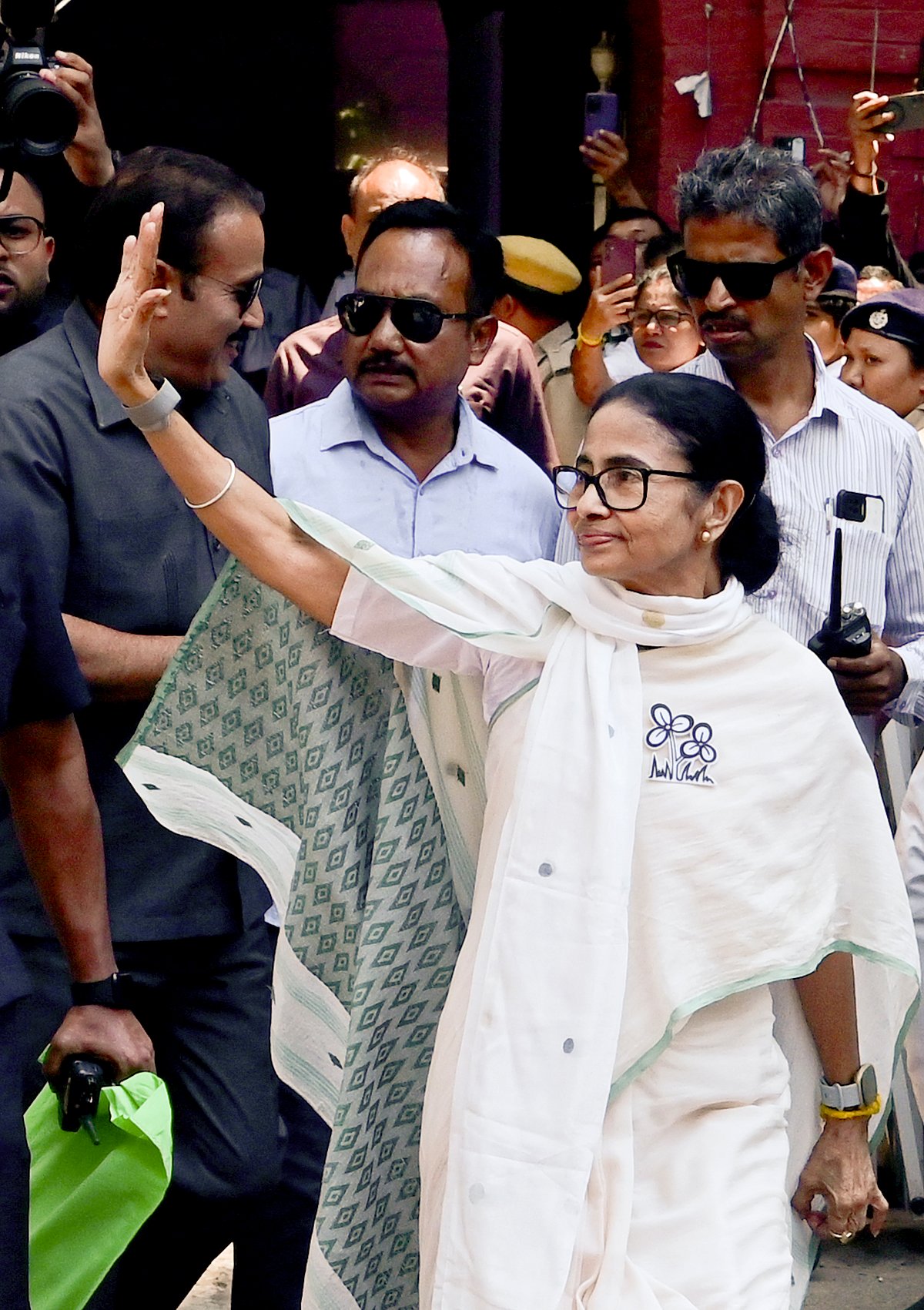 बंगाल चुनाव: ममता ने भवानीपुर सीट से नामांकन दाखिल करने के बाद कहा- मेरे जीवन में सब कुछ यहीं से शुरू हुआ