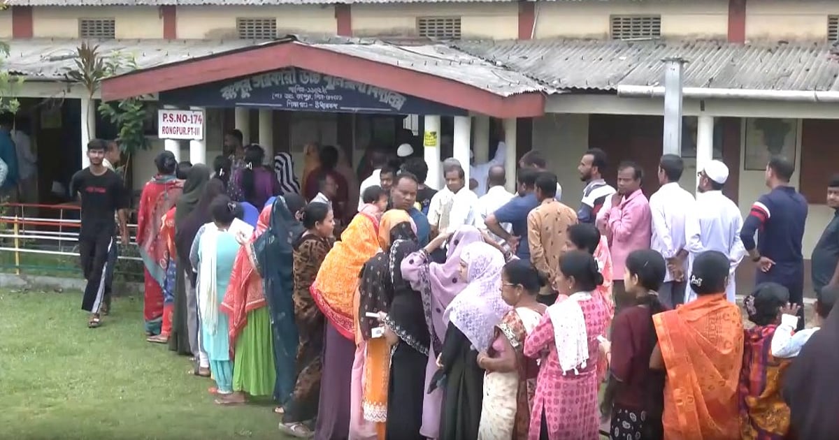 Assam Election: असम में मतदान केंद्रों पर बड़ी संख्या में पहुंचीं महिलाएं, फर्स्ट टाइम वोटर बोले- हमें विकास चाहिए