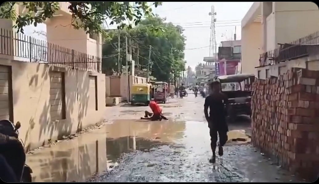 अररिया में बीच सड़क युवक का सिर धड़ से अलग किया, भीड़ ने आरोपी को मार डाला, तेजस्वी ने पूछा- कहां है सुशासन?