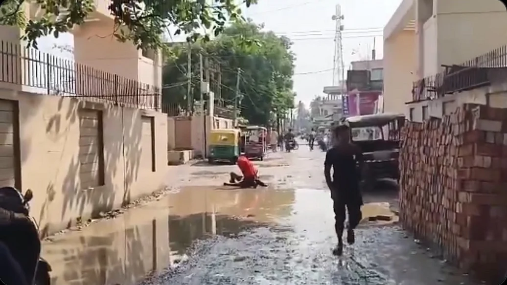 अररिया में बीच सड़क युवक का सिर धड़ से अलग किया, भीड़ ने आरोपी को मार डाला, तेजस्वी ने पूछा- कहां है सुशासन?